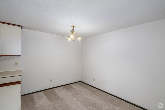 1BR, 1BA - 600SF - Dining Area