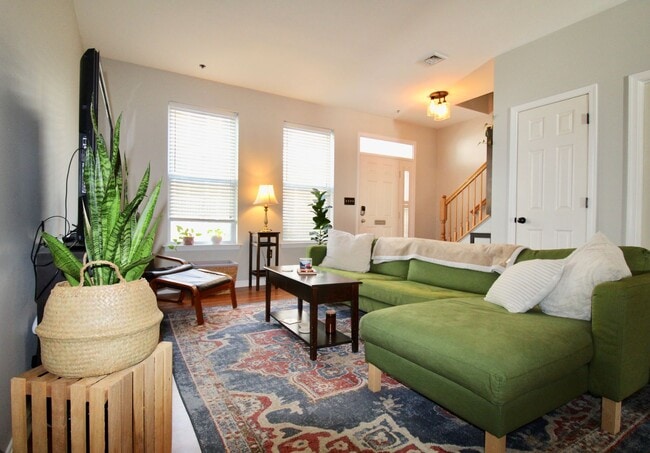 Photo - 2 Bedroom Home with Garage!