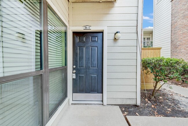 Photo - Charming condo in Galleria area! Fridge/Washer/Dryer come with the unit. Unit H1