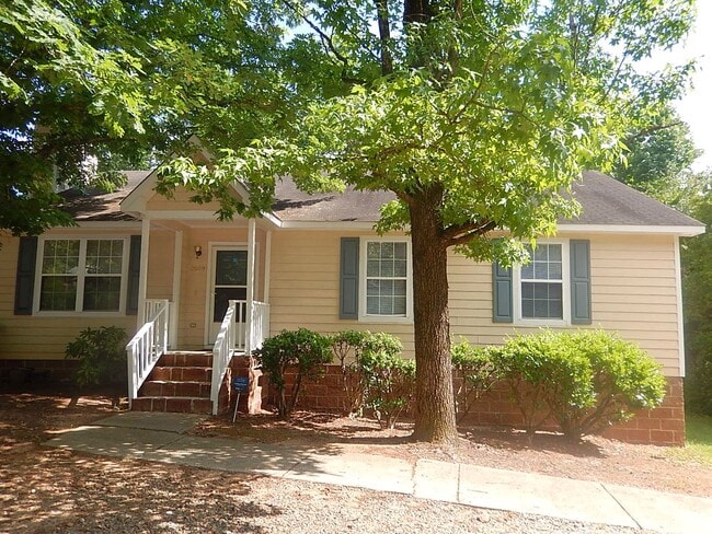 Building Photo - 2609 Lynn Rd Rental