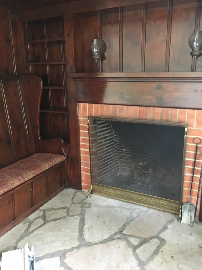 Living area - 10341 Dunkirk Ave