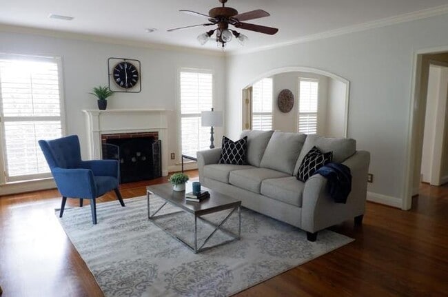 Photo - 2203 Griswold Ln