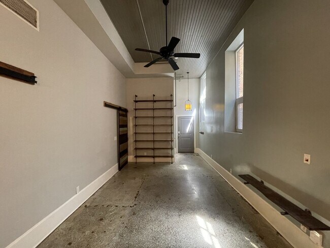 Photo - 553 Cherry St