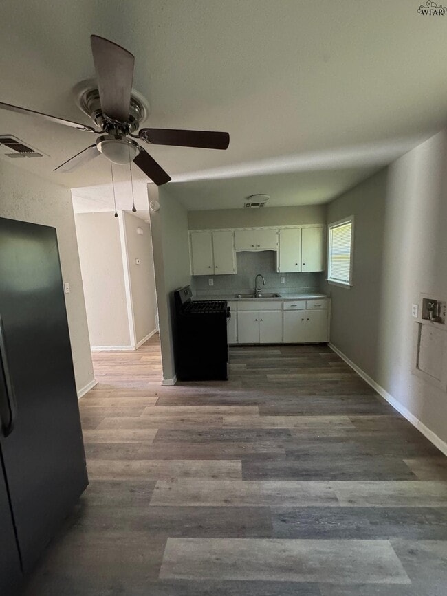 Photo - 1422 Tanbark Rd