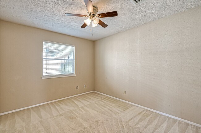Building Photo - 442 Redway Ln