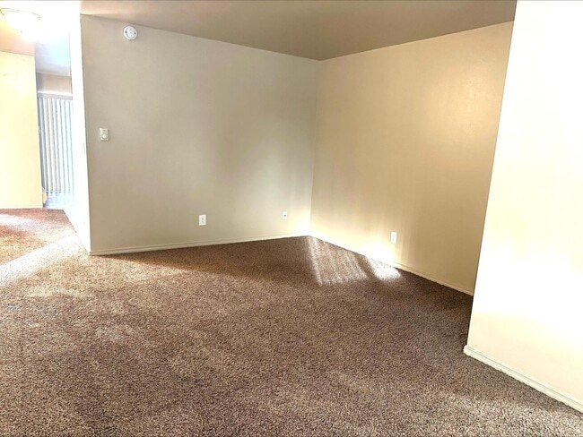 Photo - Kamden Court: Leasing Specials! Great location in Kennewick!