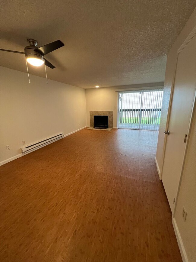 12429 1st Ave W Unit 2