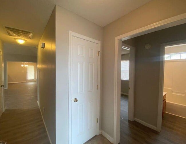 Photo - 230 Stirling Bridge Dr