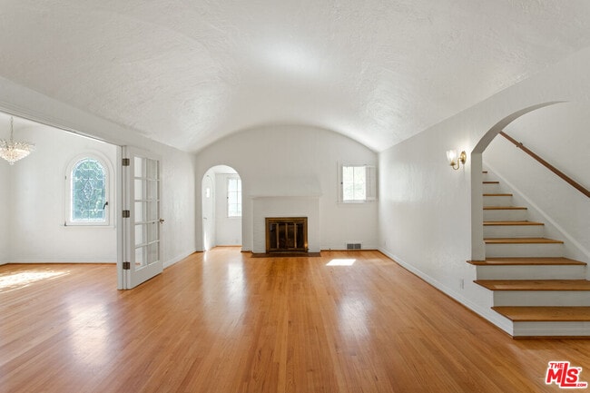 Photo - 3528 Fernwood Ave