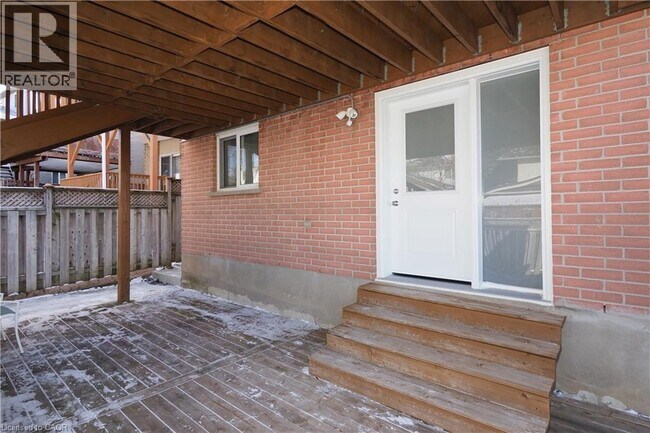 Photo - 67 Hollyridge Crescent