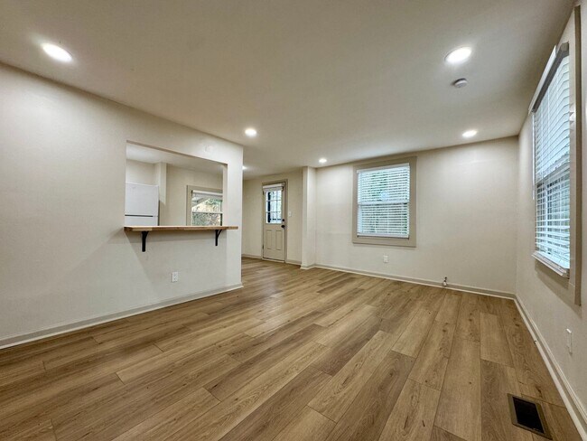 Photo - 975 Beason Dr