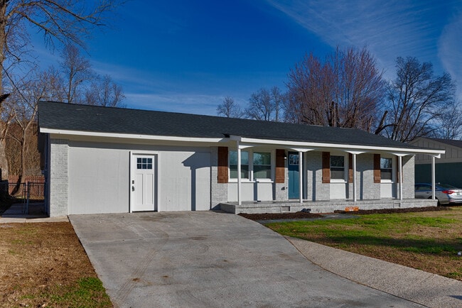 Photo - 3903 Telstar Cir SW