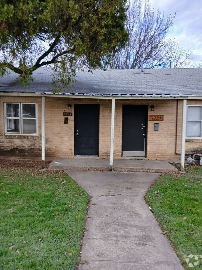 Building Photo - Dismount 3921-23 Unit 3923 Rental
