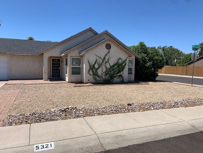 Building Photo - Lovely 3 Bedroom home for rent close to Thunderbird Medical!
