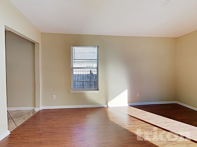 Photo - 1043 Moosehead Dr