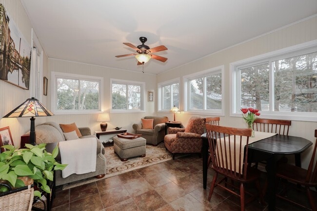 Photo - 749 Maple St