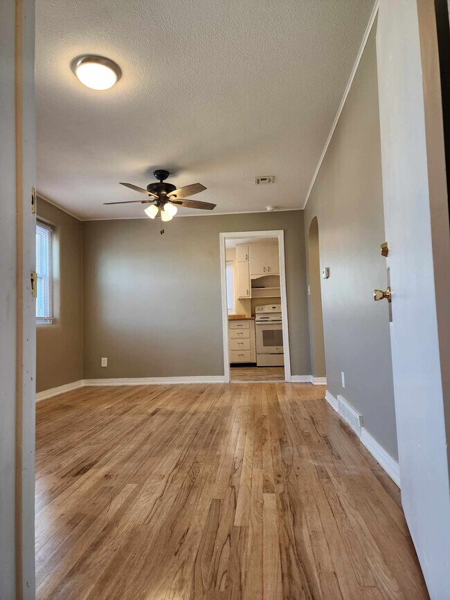 Photo - 111 W 1st St Unidad 111.5 W 1st St Apt 1