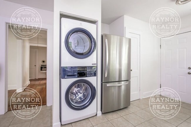 Photo - 206 Layton St