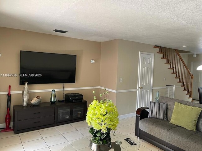 Photo - 1318 W 42nd St