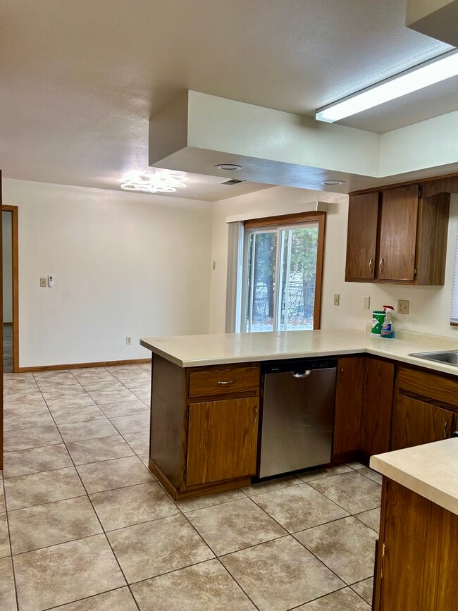 Photo - 6008 Jessica St