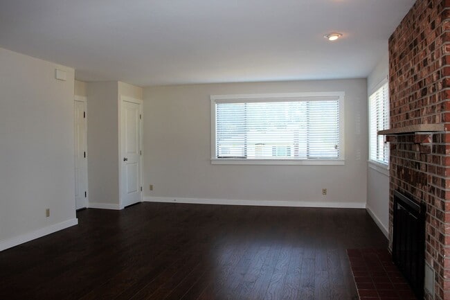 15610 9th Ave SW Unit 2