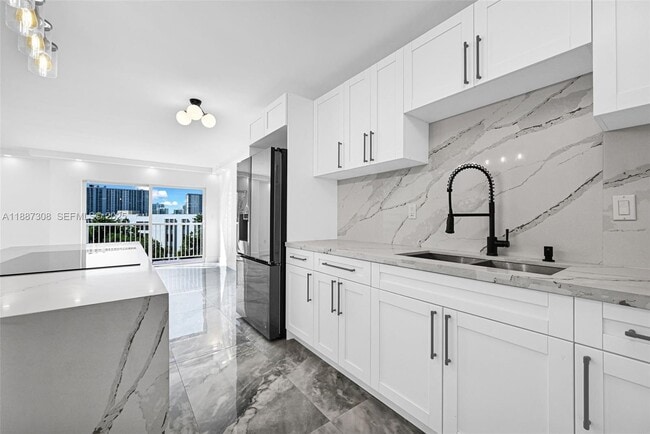 Building Photo - 17800 Atlantic Blvd Unit PH8