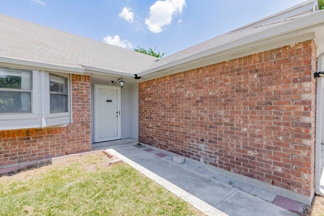 Photo - 2015 Newton Dr