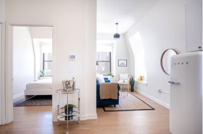 Building Photo - 106 W Chicago Ave