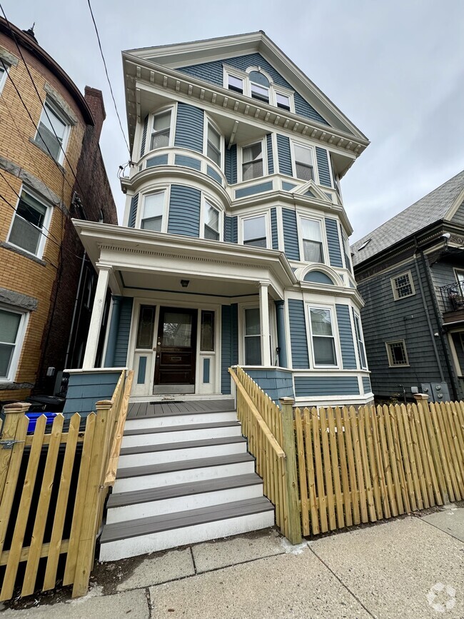 Building Photo - 102 Calumet St Unit 2 Rental
