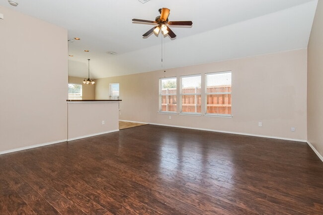 Photo - 906 Oak Hollow Ln