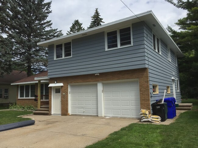 1024 W Lorain St Unit Upper