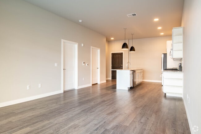 1BR, 1BA - 879SF