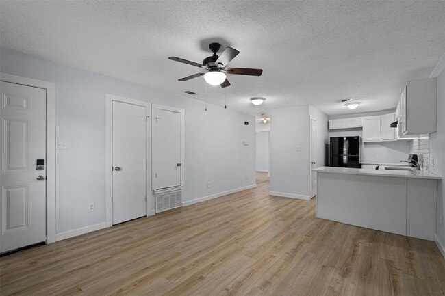 Photo - 520 Lenora Dr