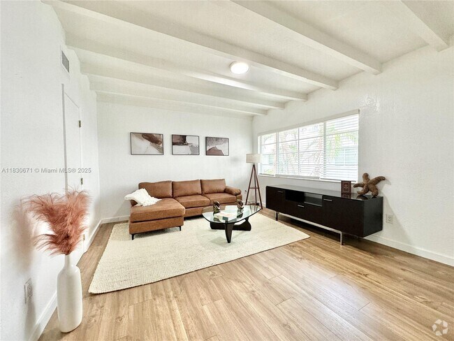 Building Photo - 3915 Meridian Ave Unit 204 Rental