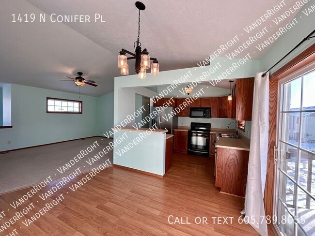 Photo - 1419 N Conifer Pl House