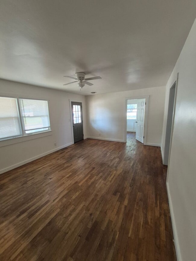 Photo - 2 bed, 1 Bath house in Bolivar, Mo! Call Quick!