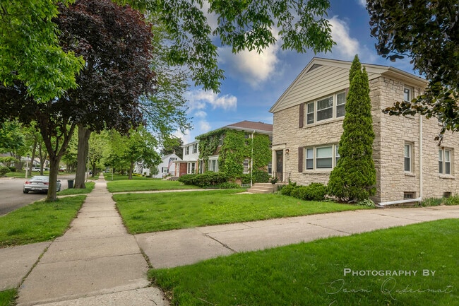 Photo - 5064 N Bay Ridge Ave Townhome