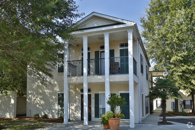 Building Photo - The Garden District Rental