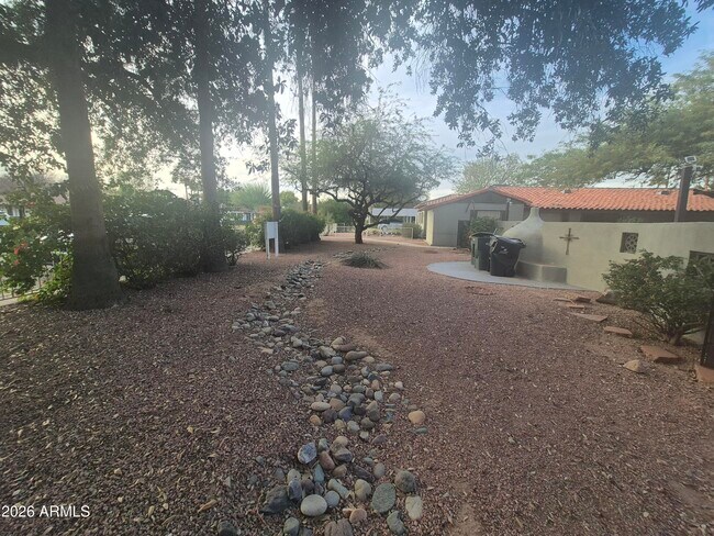 Building Photo - 602 E San Juan Ave Unit 3