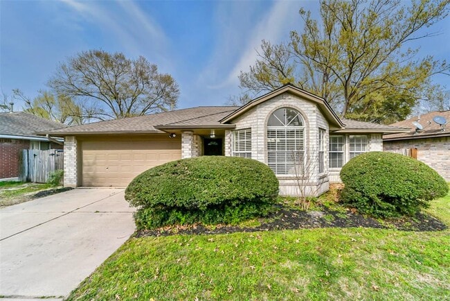 Building Photo - 2511 Pine Cone Dr Rental