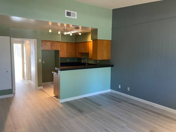 Building Photo - 660 W Bonita Ave Unit 33J Rental