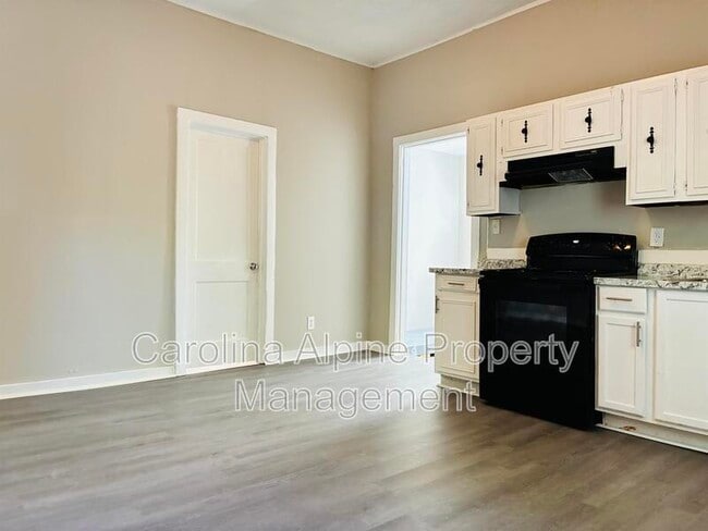 Photo - 104 Miller St