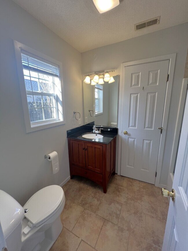 3 BR/2bath/Carport/Fenced Yard/ No carpet Rental House Rental in