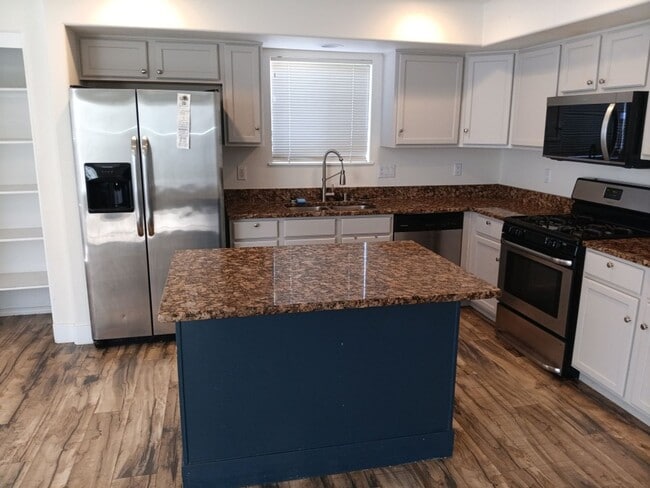 Photo - 3 Bedroom, 3 Bathroom Home! Schedule a Showing Today!