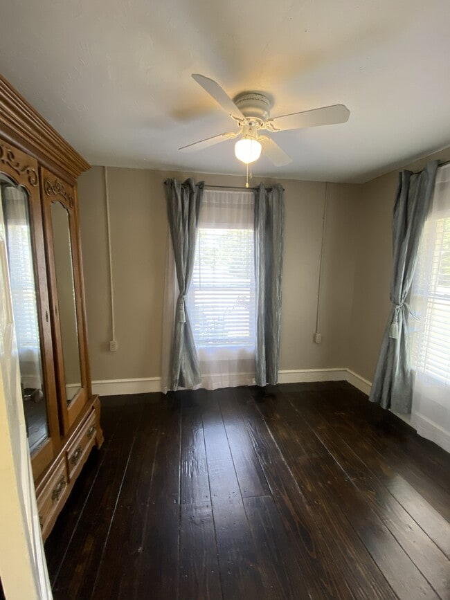 1204 Elm St