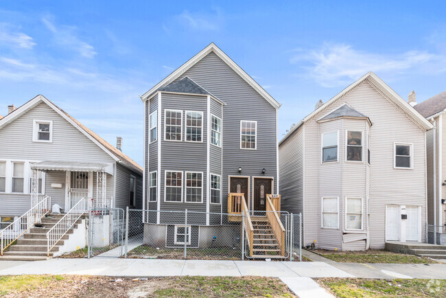 Building Photo - 641 W 48th St Unit 641 W 48th St Apt. 1