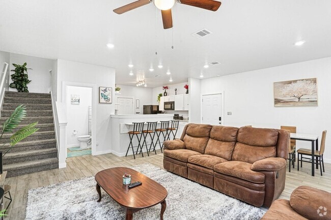 Building Photo - 4 Oak Plaza Rental
