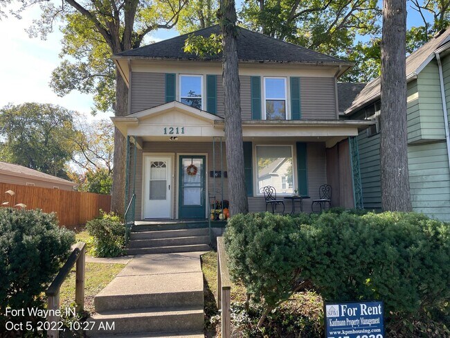 Building Photo - 1211 W Packard Ave Unit Apt B