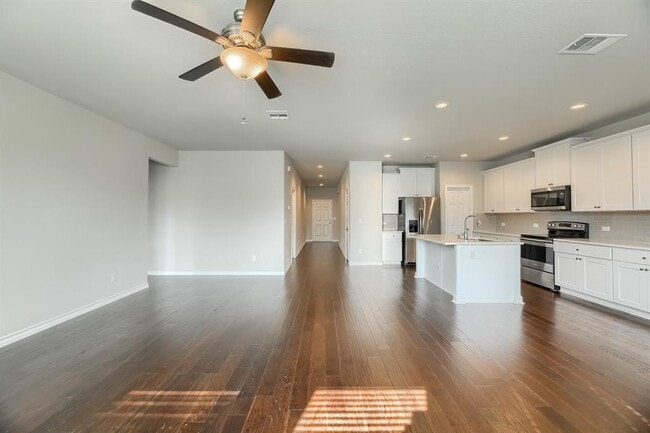 Photo - 108 Flexus Ln