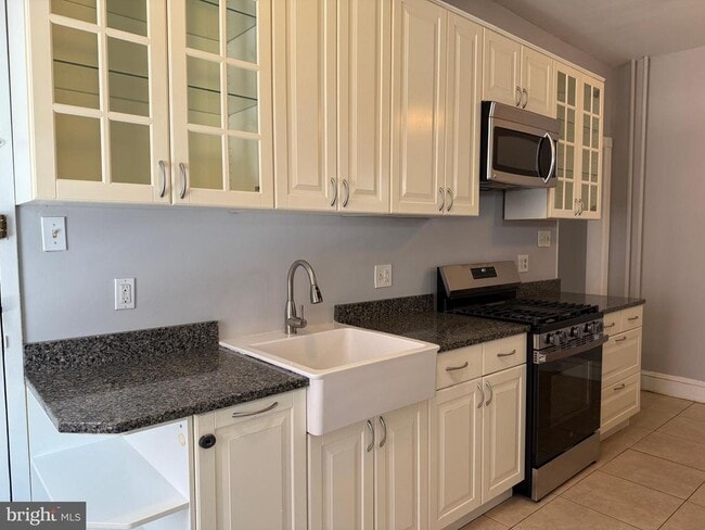 Building Photo - 2519 Brown St Unit 1 Rental